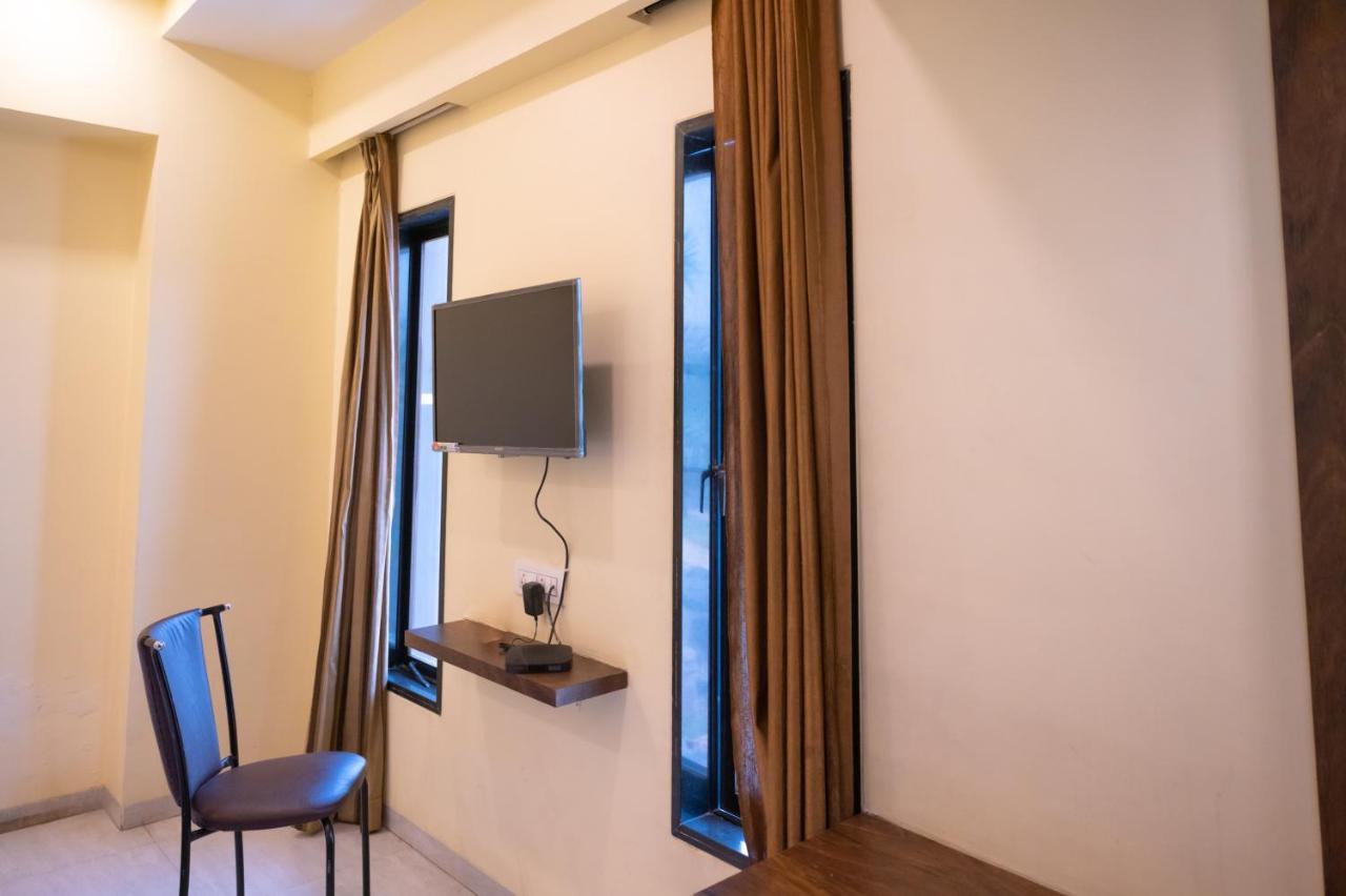 ホテル Vijaya Hill View Residency ナビムンバイ エクステリア 写真