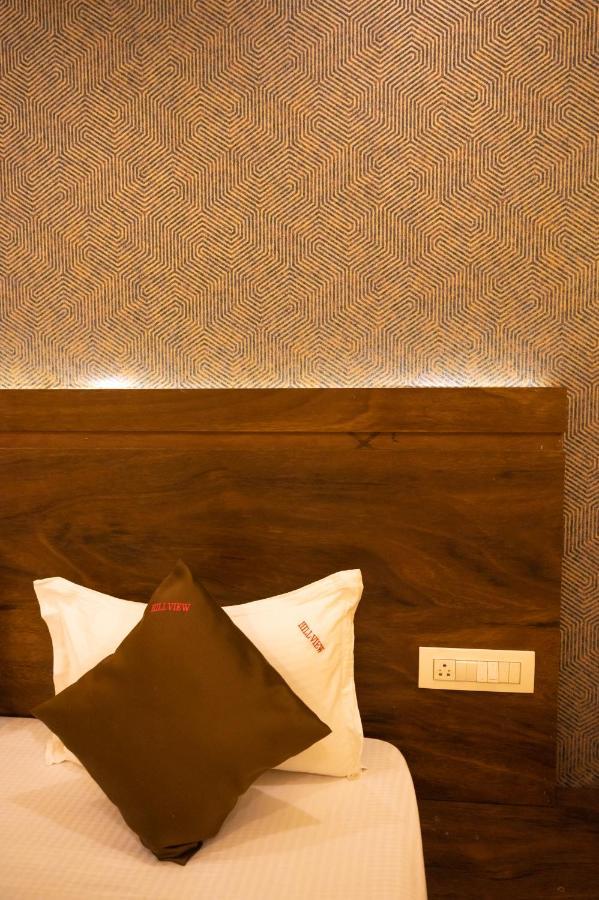ホテル Vijaya Hill View Residency ナビムンバイ エクステリア 写真